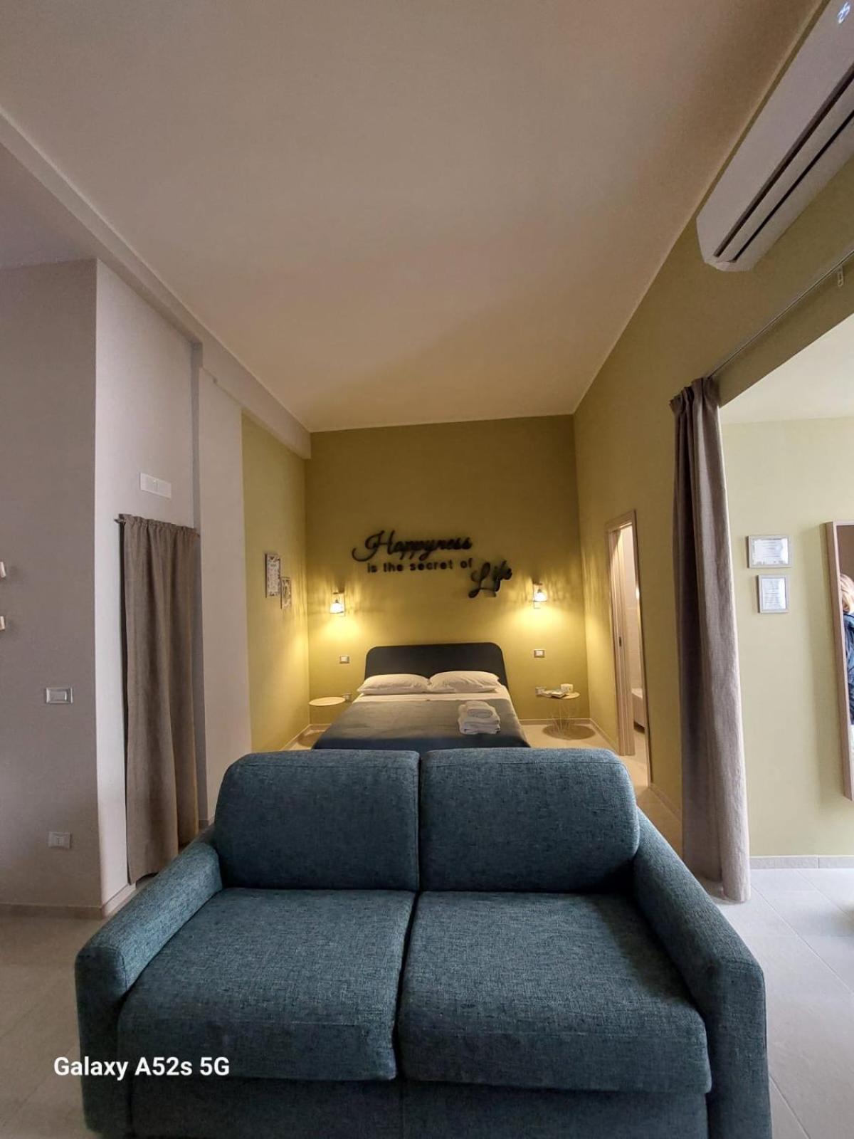 דירות טרני Happynesshouse_Locazione Turistica מראה חיצוני תמונה